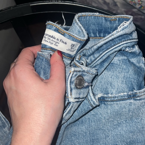 Abercrombie 28 - Picture 2 of 3